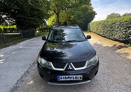 Mitsubishi Outlander 2.2 DI-D Intense, 7 Sitzer