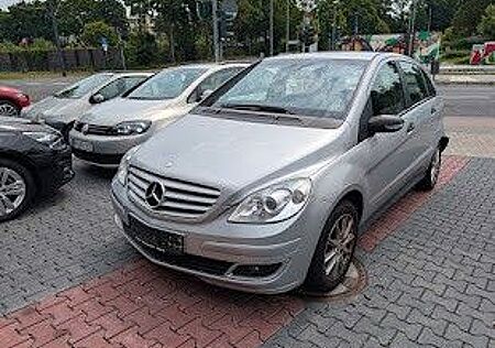 Mercedes-Benz B 180 CDI Klima. Radio.