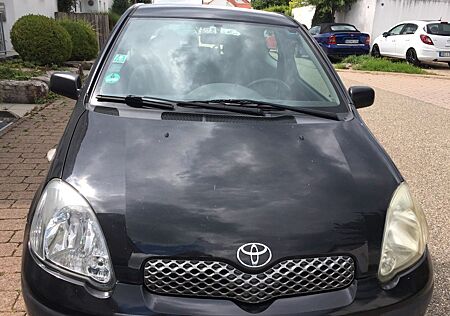 Toyota Yaris 1.0 /TÜV 6/27/ Winterreif./Scheckh. gepfl.