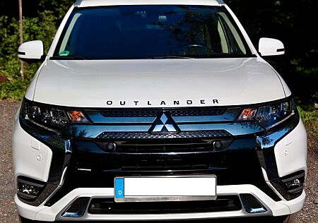 Mitsubishi Plug in Hybrid Outlander Plug-in Hybrid Outlander 2.4 MIVEC PLUG-IN H...