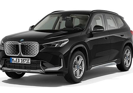 BMW iX1 eDrive20 - xLine metallic AHK ab 08-25 verf.