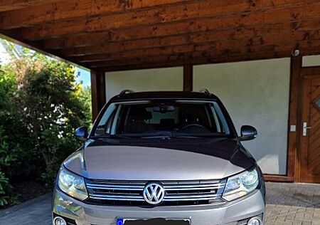 VW Tiguan Volkswagen 1.4 TSI Top Zustand AHK Navi 8-fach LED