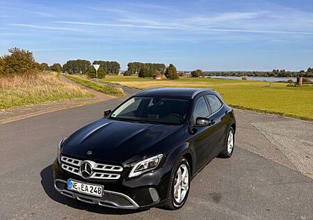 Mercedes-Benz GLA 180 -