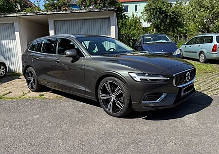 Volvo V60 T5 Inscription B&W, Pano, AHK, SHZ,