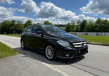 Mercedes-Benz B 180