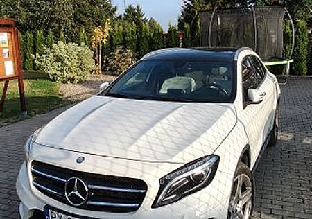 Mercedes-Benz GLA 250 4MATIC DCT -