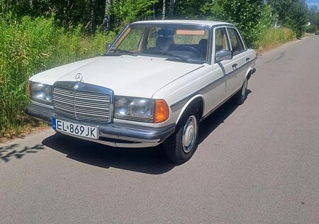 Mercedes-Benz W123 300D Automatikgetriebe