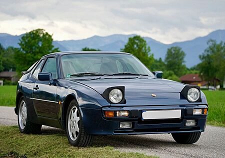 Porsche 944
