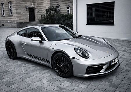 Porsche 992 - 4 GTS Coupé, Lift, Pano, fast Vollaussatt.