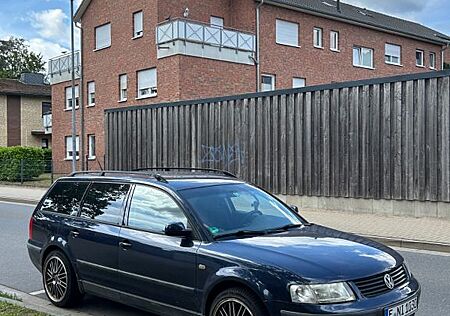 VW Passat Variant Volkswagen 1.6 Benzin 75kW | Basi