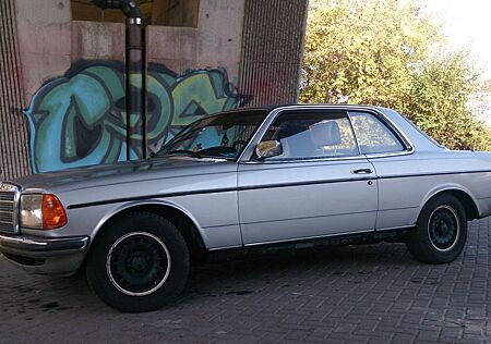 Mercedes-Benz CE 280 280CE Coupé C123 Oldtimer Silber 185PS