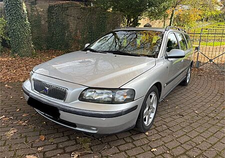 Volvo V70 2.4D **TÜV NEU**VOLLAUSTATTUNG**AUTOMATIK**