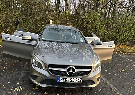 Mercedes-Benz CLA 180 -