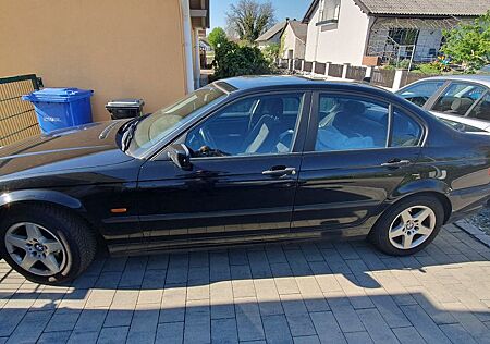 BMW 318i - Limousine - Modell E46