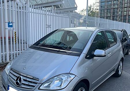 Mercedes-Benz A 180 AVANTGARDE Automatik AVANTGARDE PDC SHZ