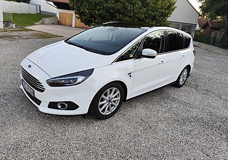 Ford S-Max 2,0 TDCi 132kW Titanium PowerShift Tit...