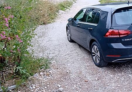 VW Golf Volkswagen e- e-