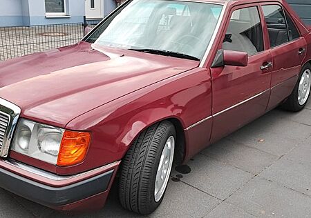 Mercedes-Benz 200 D