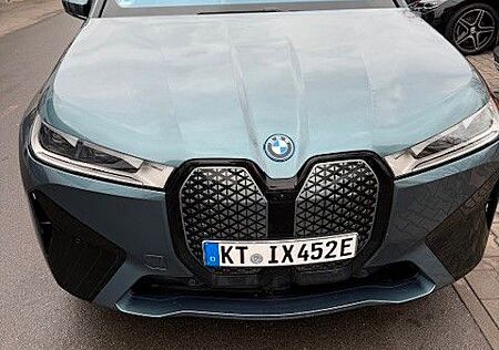 BMW iX xDrive40 - mit Garantie 10.2028