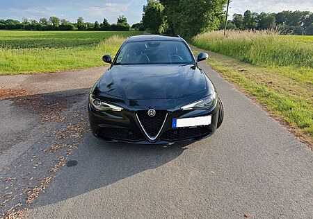 Alfa Romeo Giulia TOP 2.2 D 132 kW Leder, PANO, NEU ZR TÜV