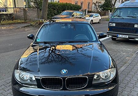 BMW 118i - 142 PS / Motor 2021 neu (bei 106.000 Km)