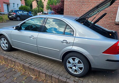 Ford Mondeo 2,0 Ghia Ghia