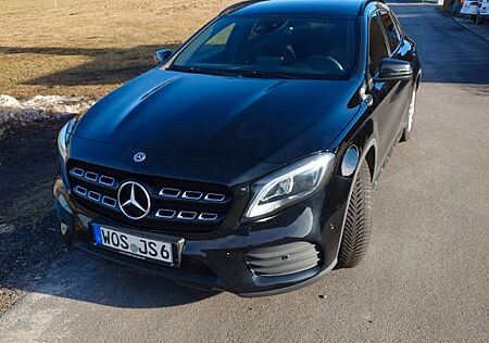 Mercedes-Benz GLA 180 DCT