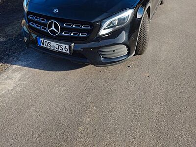Mercedes-Benz GLA 180 DCT