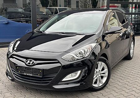 Hyundai i30 1.6 AUT STYLE PANO NAVI KEYLESS LEDER KAMERA