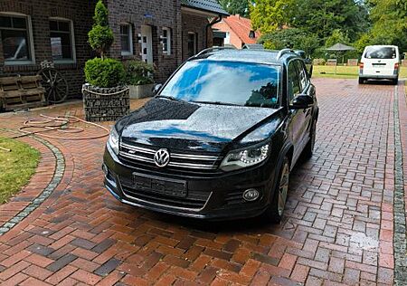 VW Tiguan Volkswagen 2.0 TDI DSG 4MOT BMo T CUP Sport & St...