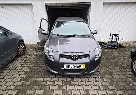 Toyota Auris 2,2-l-D-CAT D-CAT