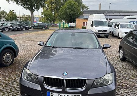 BMW 320i -