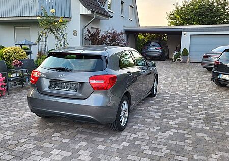 Mercedes-Benz A 180 A -Klasse BlueEfficiency Automatik