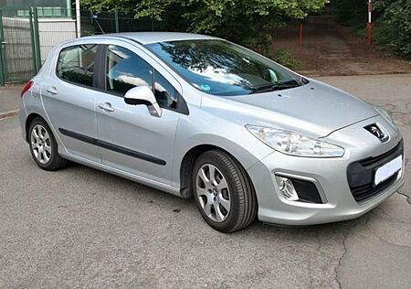 Peugeot 308 / AHK / Parkhilfe / TÜV bis 11.2026