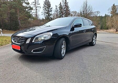 Volvo V60 D3 Momentum 8fach Scheckheft!