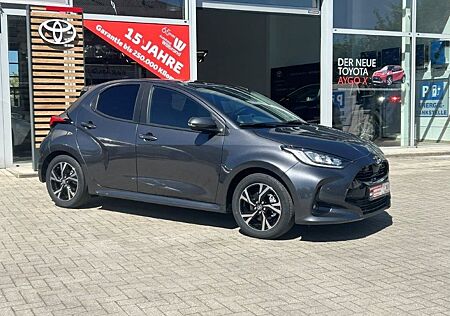Toyota Yaris 1,5l Hybrid Teamplayer ACC RFK SHZ Klima A