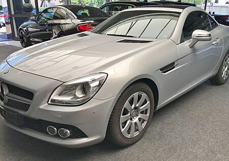 Mercedes-Benz SLK 200 Roadster /Panoram/PTS/Nav/Leder/Airscarf