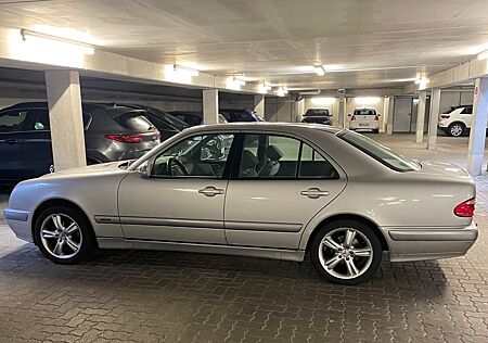 Mercedes-Benz E 200 KOMPRESSOR CLASSIC