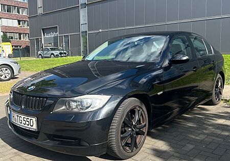 BMW 320i -