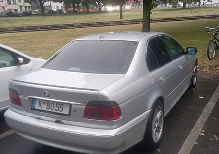 BMW 525i A -