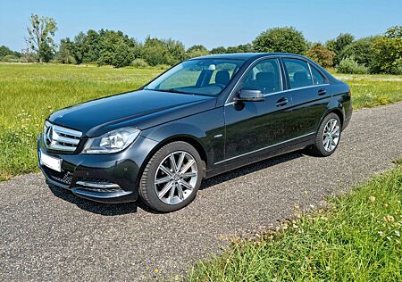 Mercedes-Benz C 180 gebraucht kaufen Mercedes-Benz C 180 CGI w204 BlueEfficiency / Avantgarde