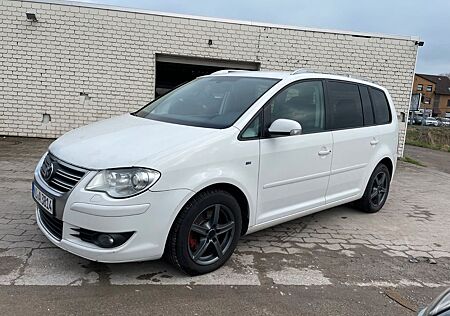 VW Touran Volkswagen Highline
