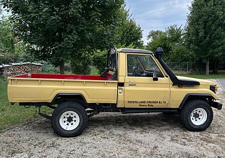 Toyota Land Cruiser BJ 75