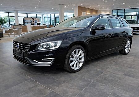 Volvo V60 D4 Momentum NAVI+XENON+4xSHZ+AHK+ST-HZ