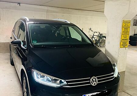 VW Touran Volkswagen 2.0 TDI SCR 140kW DSG Highline