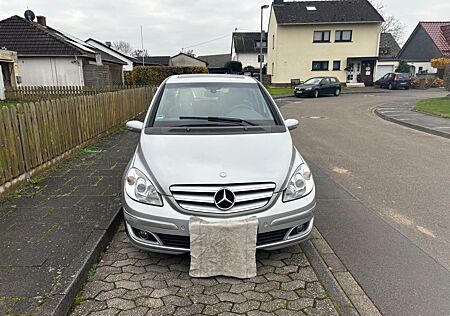 Mercedes-Benz B 200 -