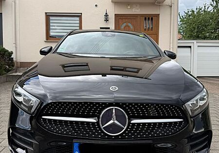 Mercedes-Benz A 200 AMG Line/Vollausstattung/8fach bereift