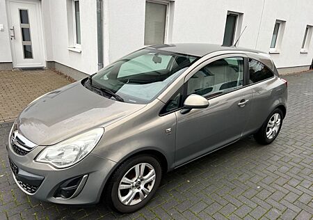 Opel Corsa D Satellite.1 Hand. Allwetterreifen.Tüv 26