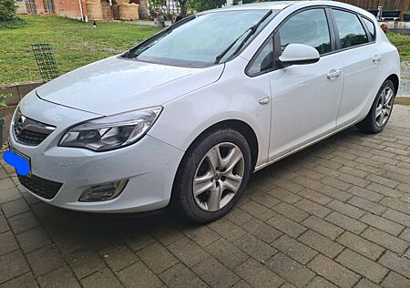 Opel Astra J 1.7 CDTI 110 PS Tüv neu 8-fach bereift