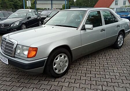 Mercedes-Benz 230 E Mopf1